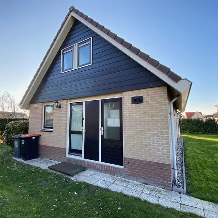 Holiday home Previnaireweg 24 Callantsoog
